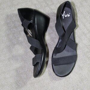 NWOT Yuu Size 9 Black Elastic Wedge Sandals